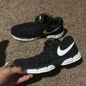 Nike Men's Black and White Athletic Shoes